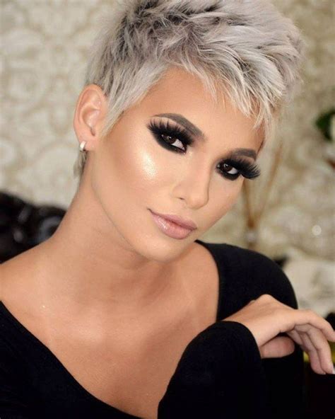 coupe ultra courte femme cheveux gris|Cheveux gris: 12 coupes et coiffures magnifiques pour。